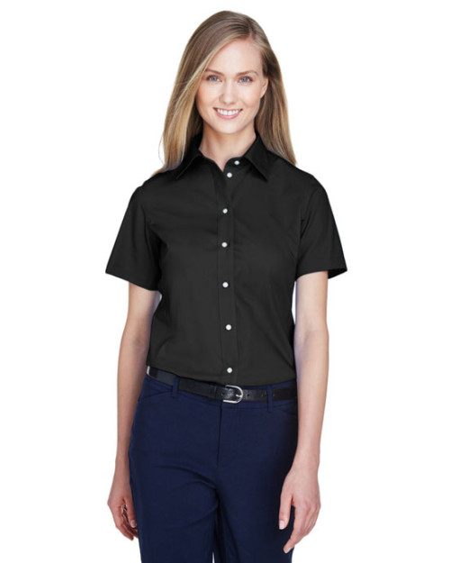 Chemise unie pour femme en drap léger à manches courtes de la Collection Crown WovenMC de Devon & JonesMD Chemise unie pour femme en drap léger à manches courtes de la Collection Crown WovenMC de Devon & JonesMD